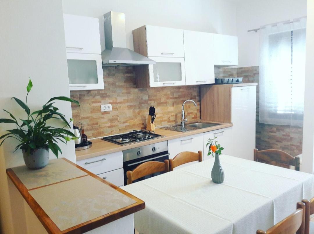 Apartment Nena Near The City Center With Free Parking Πούλα Εξωτερικό φωτογραφία